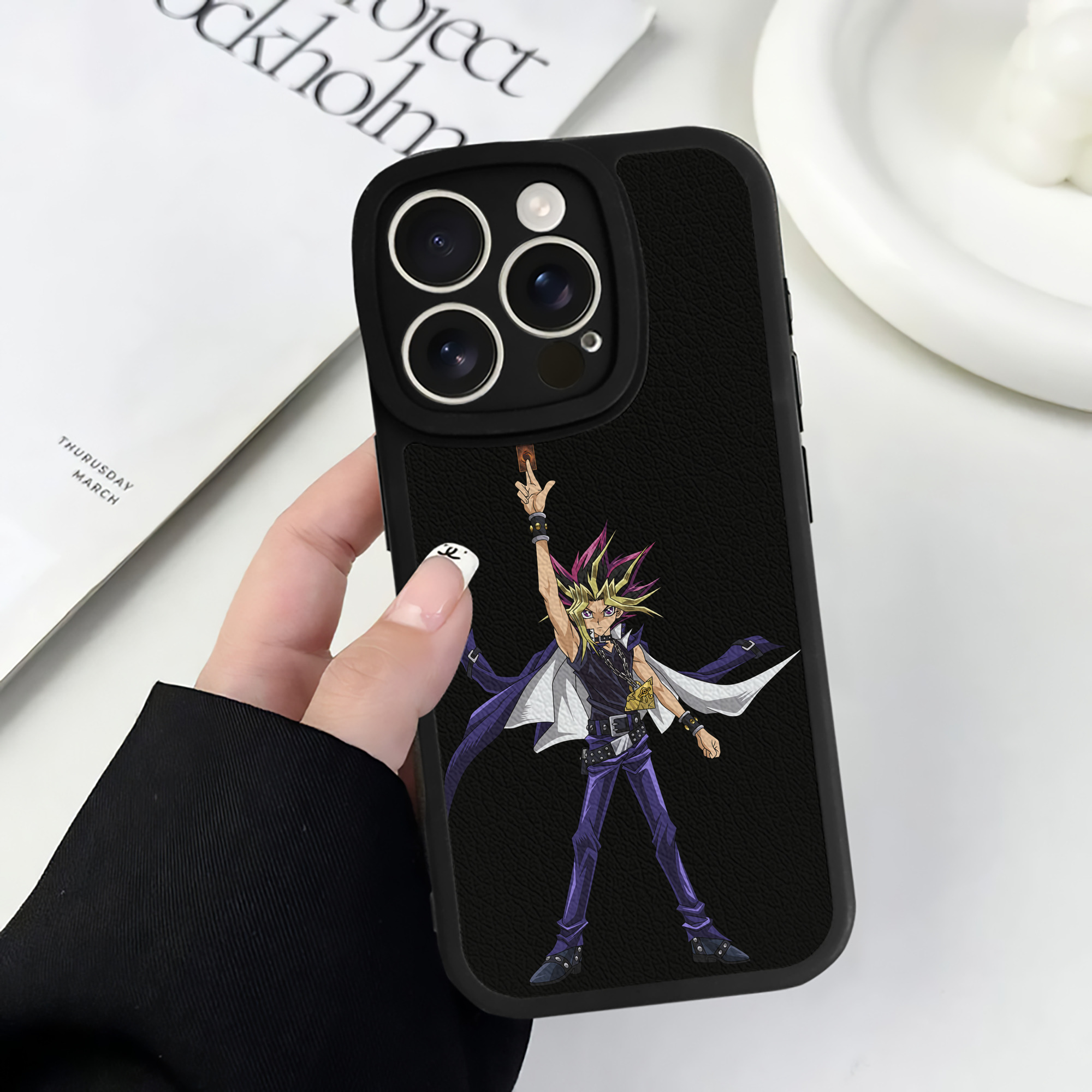 遊☆戯☆王 Yu-Gi-Oh! 【iPhone 16シリーズ対応】シリコンスマホケース（レザー調） 材質：シリコン
